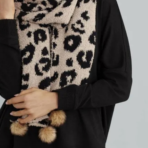 Mud Pie Leopard Chenille Scarf Wrap Super Soft NWT Reversible Soft OS - Picture 4 of 6